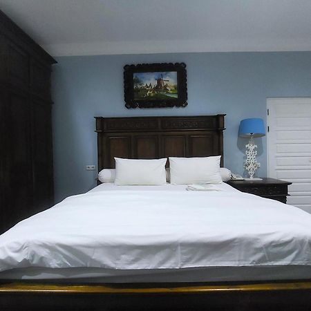 Nonie'S Huis Hotel 메단 외부 사진